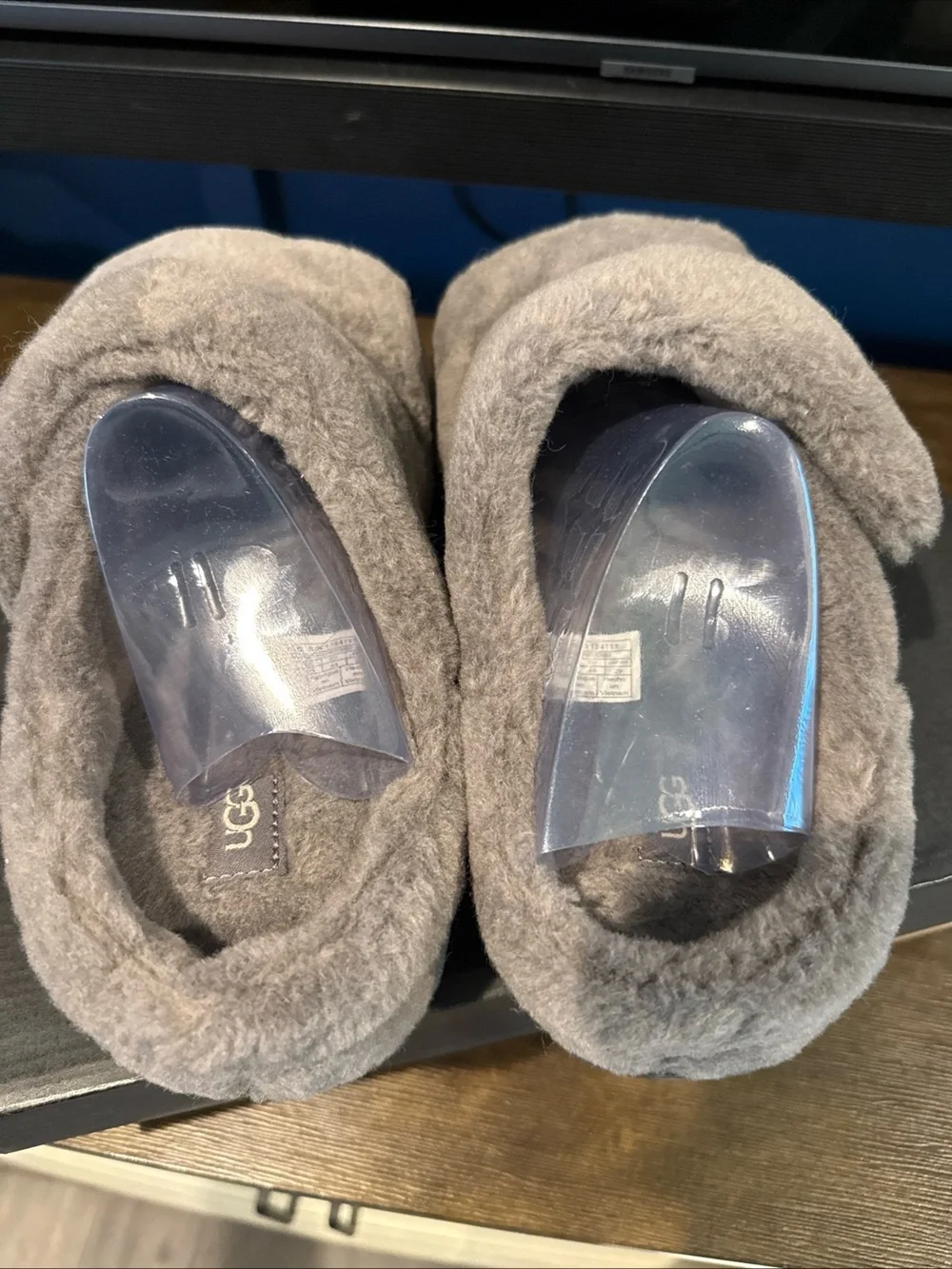 UGG Men's Fluff That Slipper Size: 11 EU: 44 Gray New